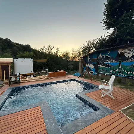 캠프장 Premium Caravan 사판자
