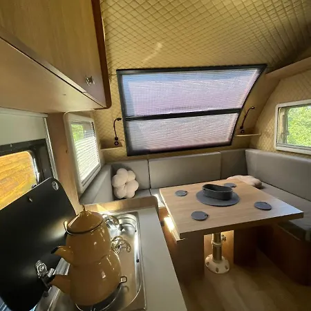Premium Caravan 캠프장 사판자