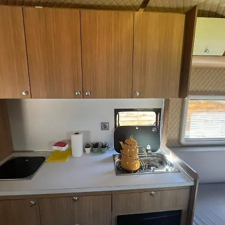 캠프장 Premium Caravan 사판자